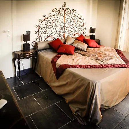 Borgo Antico Xix Sec. Couette-café 4*